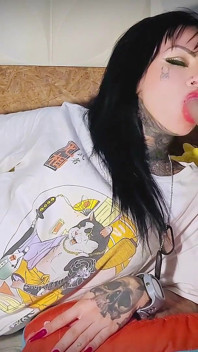 Tato Gothic Babe Blowjob Ruffle Dan Handjob Tease Dengan Triple Face Finish