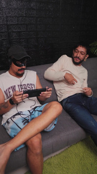 Ich Ficke Die Stiefschwester Meines Besten Freundes, Während Er an Switch 2 Spielt