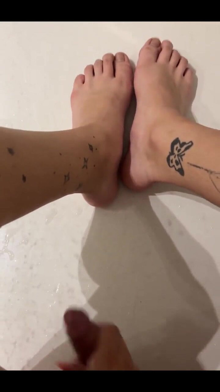 Flumenar: पेशाब करने वाली किस्म ट्रांस गर्ल कैमशो के लिए हस्तमैथुन करती है