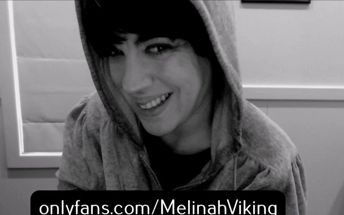 Melinah Viking: パーカー恥ずかしがり屋