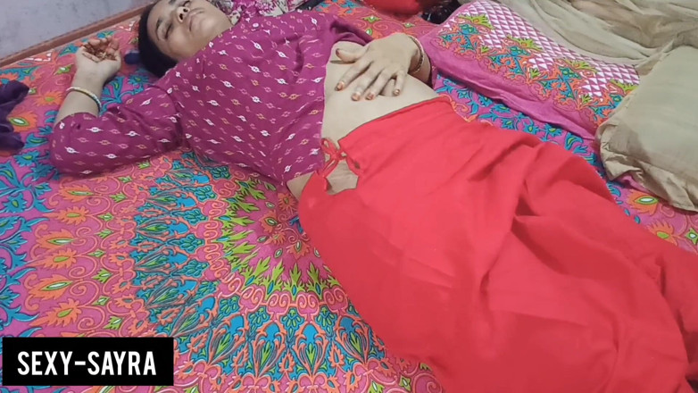 Sexy-sayra: Une belle-sœur se lèche d’une bite