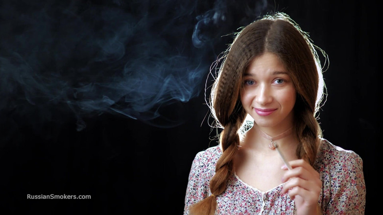Russian Smokers: Sexy Russian Girl Smoking Cigarette Slow Tease