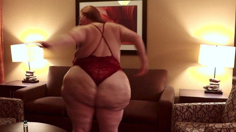 Julie Ginger: Oily Ass Twerking