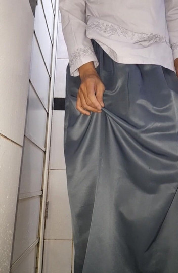 Naomisinka: Crossdresser Asia melancap dan memakai pakaian seragam awek kolej yang...