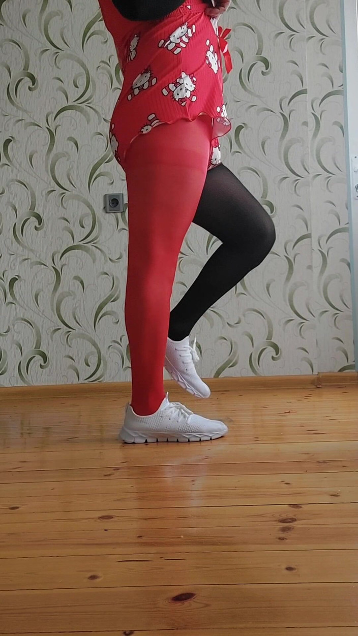 Kitty_Cross: Толстушка-блондинка с большой задницей в черных шортах, горячий шмель, сисси модель, косплеер