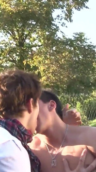 Exclusive video Bareback: I get fucked by a horny and sexy muscular gay boy