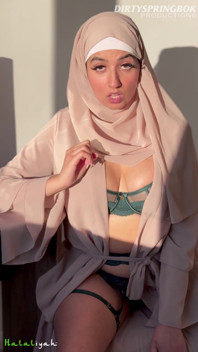 Hijabi Aliyah Gives You Cum Eating Instructions