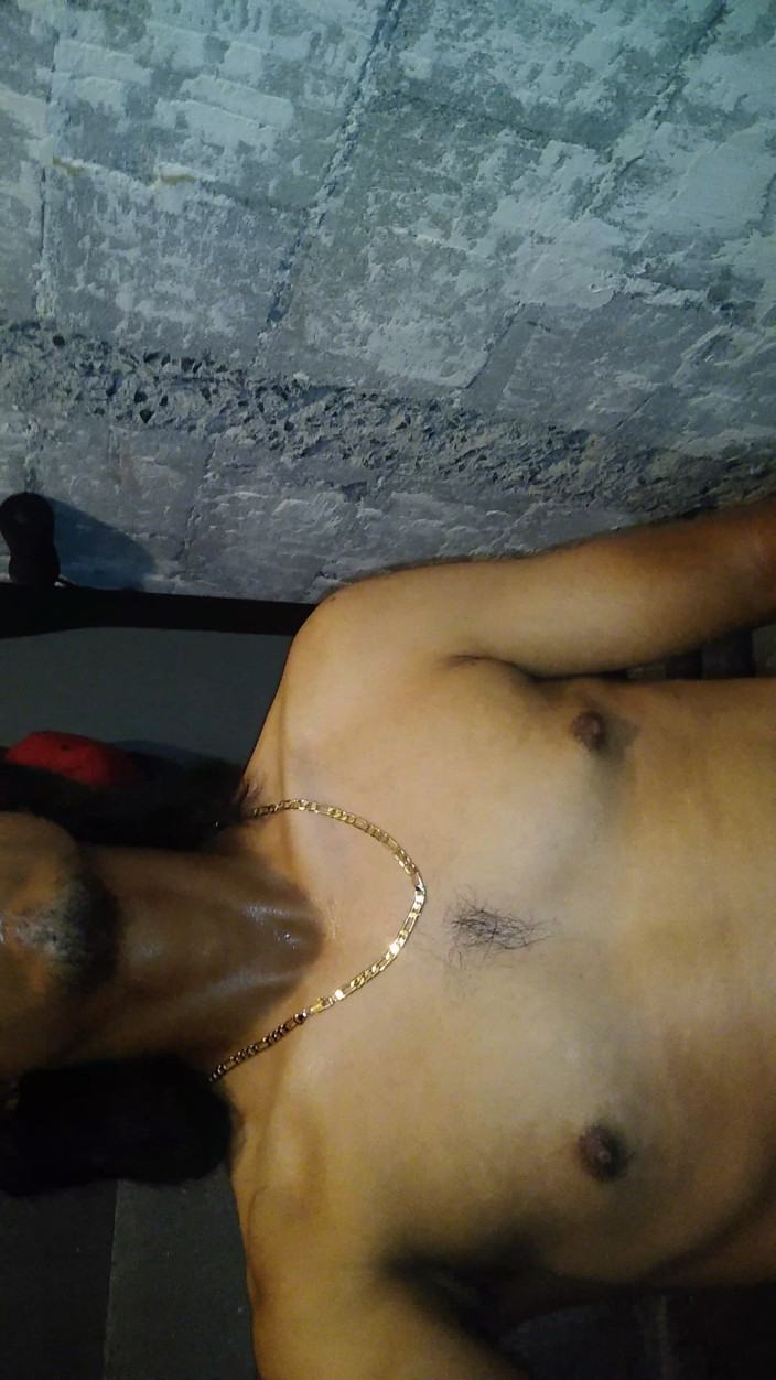 AlexAlejandro13: Người đàn ông đi vệ sinh bóp méo sự riêng tư của mình