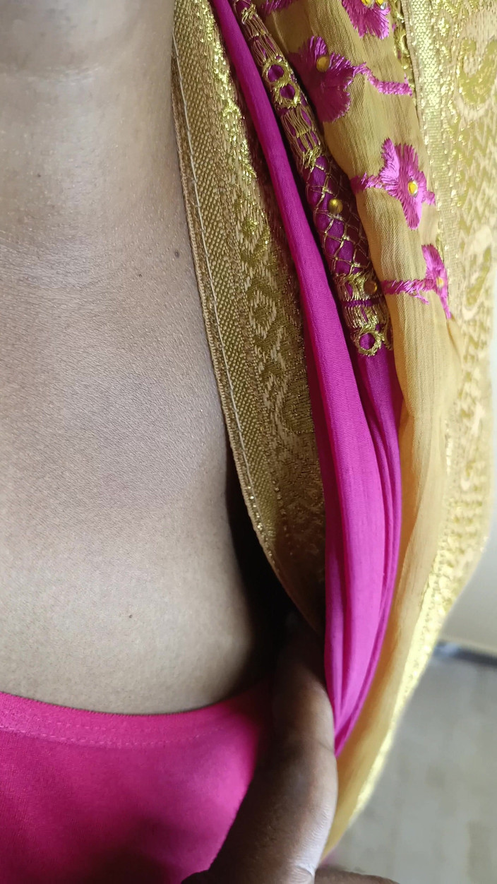 Laxi ammu: Sorellastra romanticismo bollente con una struttura carina