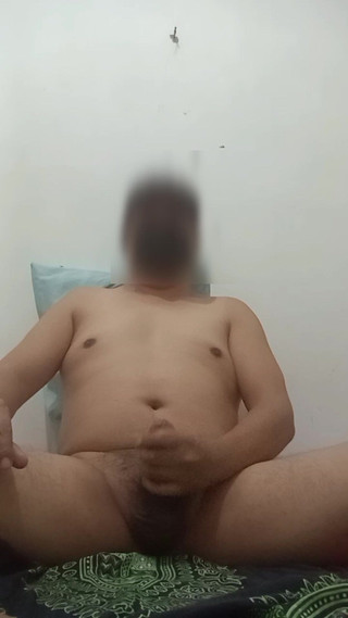 Talahib23: Soğuk havada mastürbasyon yapıyor.