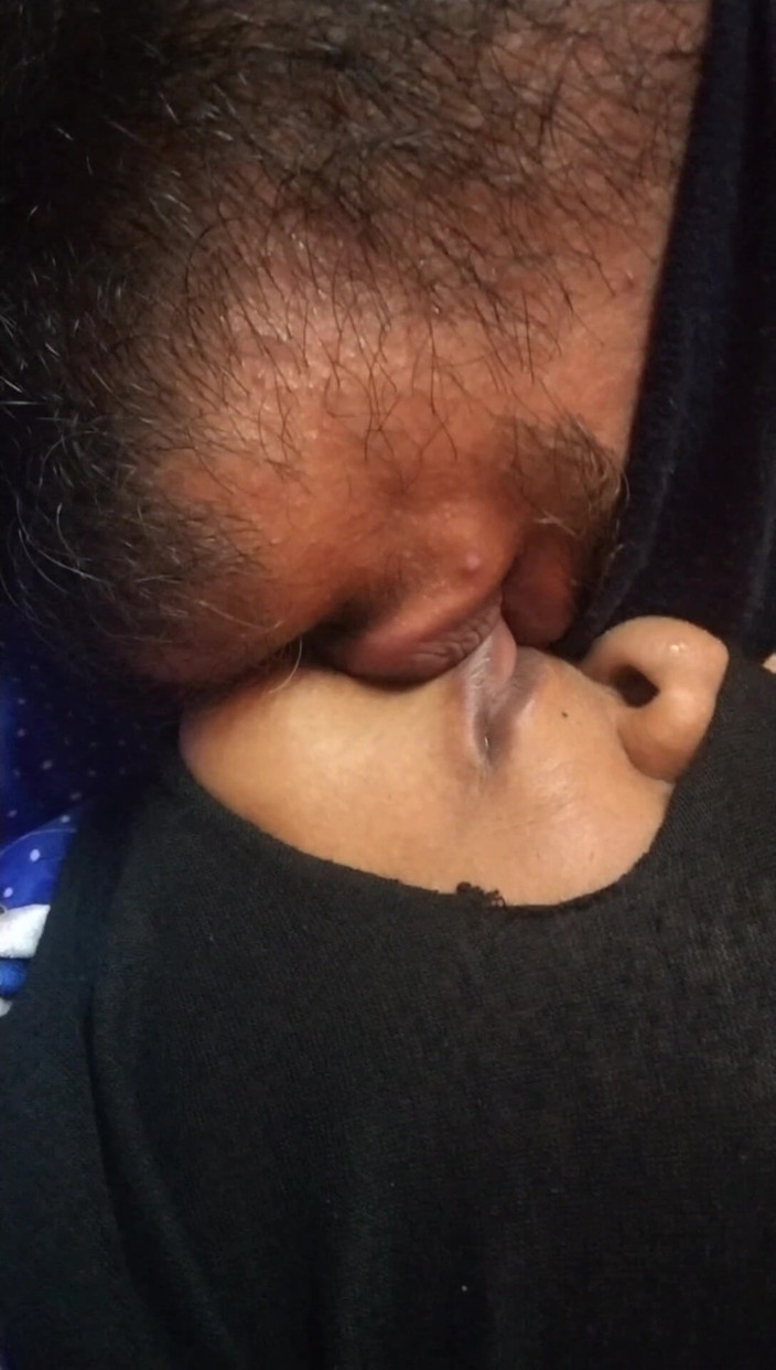 Tamil lesbian: Deep Lipkiss dan Foreplay Panas