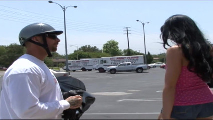 Reality Babes: Oszałamiająca kelnerka zostaje zerżnięta i wytryskana
