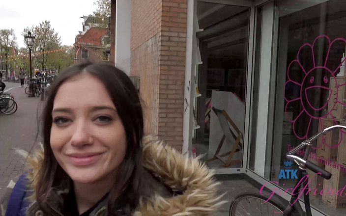 ATK Girlfriends: Виртуальный отпуск из Амстердама в Рим с Gia Paige 1/1