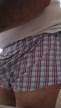 Meu pau inteiro quer um boquete seu!