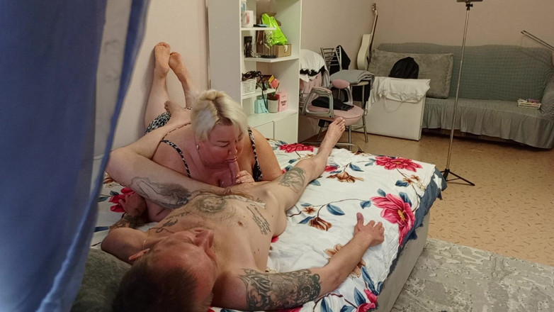 Zona901: 我喜欢在我邻居的深喉口交中射精