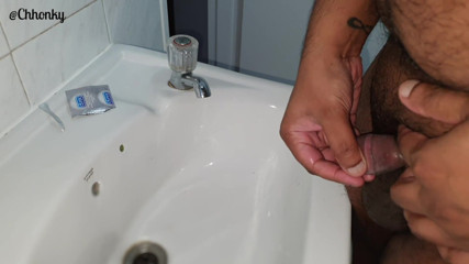 Denim Tiger: Pissen in ein kondom