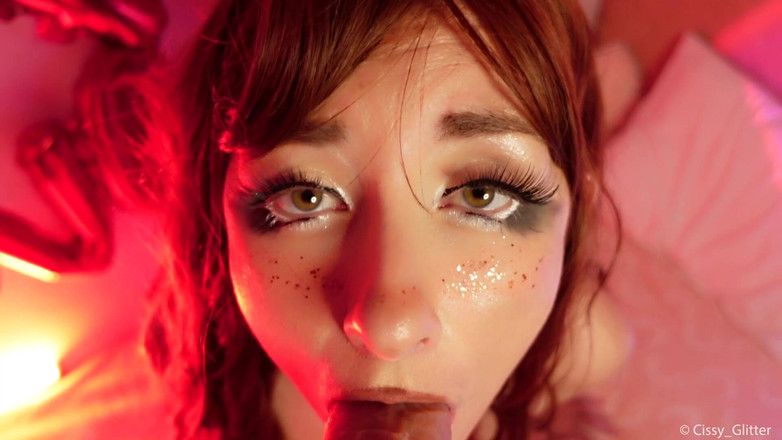 Cissy Glitter: POV kouření a výstřik na obličej