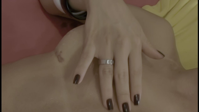 TGIRL ROOM: युवा इतालवी एक बार में एक ट्रांस उठाता है, एक मुख-मैथुन प्राप्त करता है और फिर उसे ठीक से चोदने के लिए घर ले जाता है