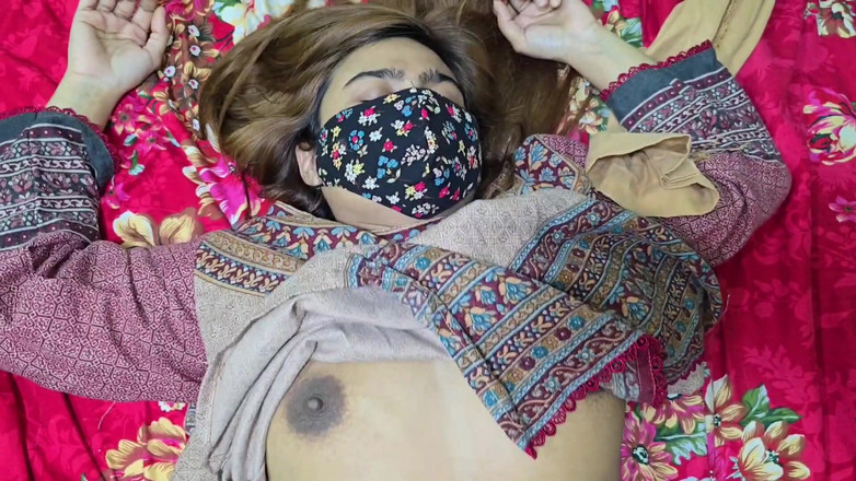 Faryal: Індійська сусідська тітонька ki chut pe pani nikala