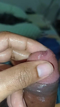 Masturbazione con un sacco di gemiti e chiacchiere in spagnolo