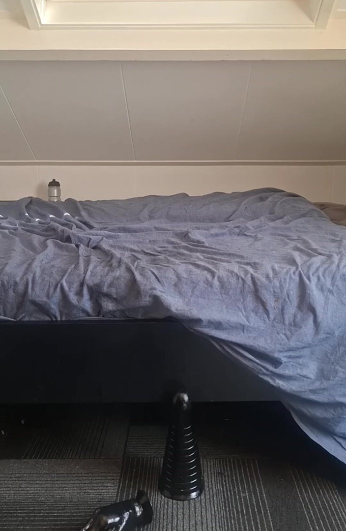 NoFace Twink X: Gagică anală extremă cu vibrator imens - anal triplu