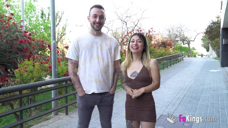 FAKings: Aska在街上做爱！她想在这个肮脏的场景中证明我们