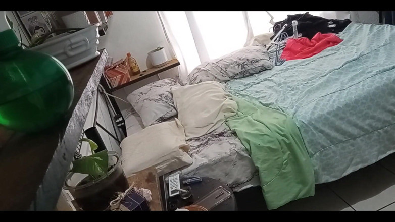 Karmicoxv: Une MILF mature nettoie sa chambre 1