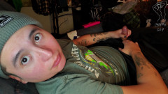 Lymph Guy: Chico latino se corre en la camisa