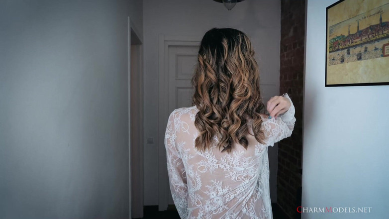 CharmModels: Josie Gillar vit ängel med nakna bröst