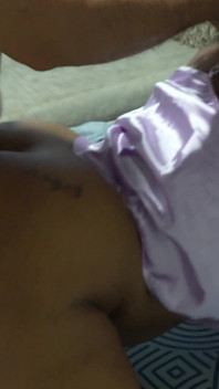Jassi seduz seu padrasto, ela gosta de sentir seu pau delicioso