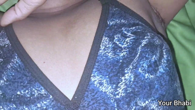 Bhabi: 新婚农村人妻德西印度热辣情侣