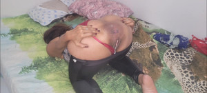 anal_queen_amateur: Lakomý zadek dostává koule do konečníku