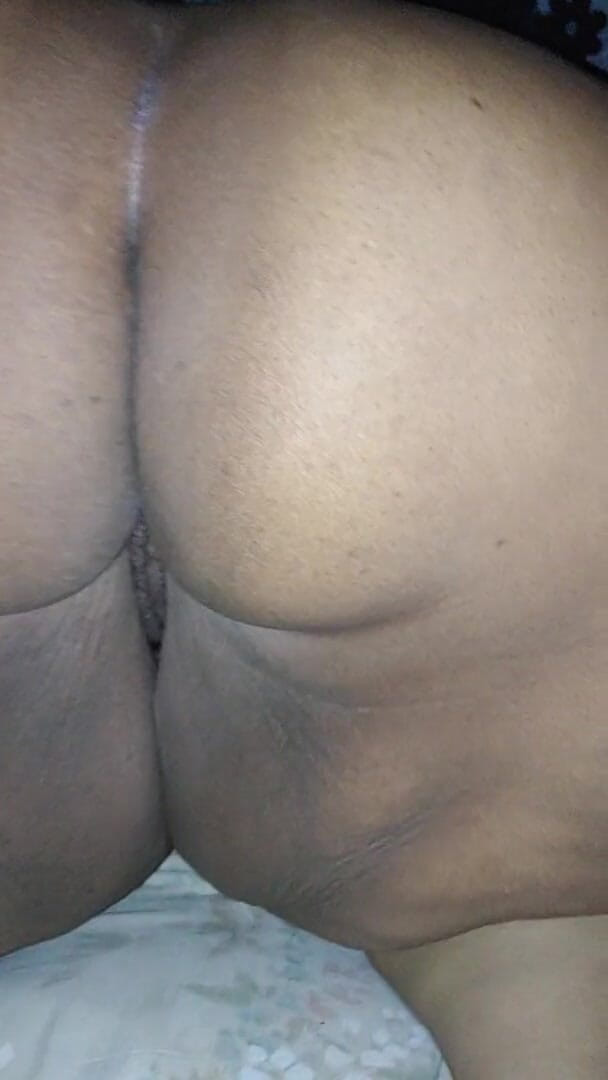 SSBBWQT: Ébano grandota sacude culo grande