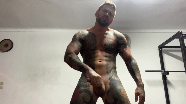 Juan Lucho Gay: Dirty in the Gym After Training