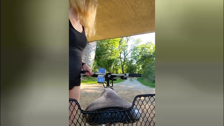 TV_Helena: Sliplees basikal tour! Tranny berbasikal bogel di tempat awam!