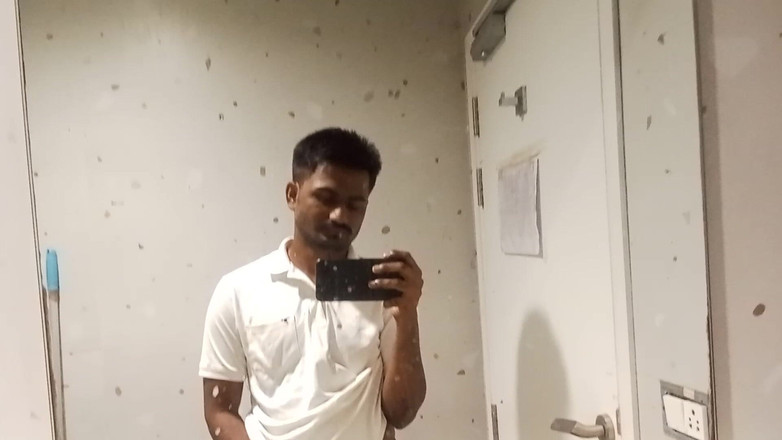 KUMBHA MANOJ KUMAR: Pornostar vip su auto pompaggio