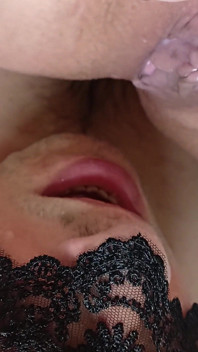 Detailní záběry: Manželka čůrá do pusy