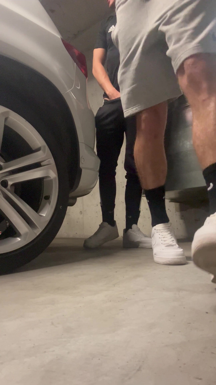 Black white studio: パーキング