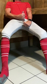 Buff Dilfjockdad87 Almost Gets Caught Jerking in the Sauna
