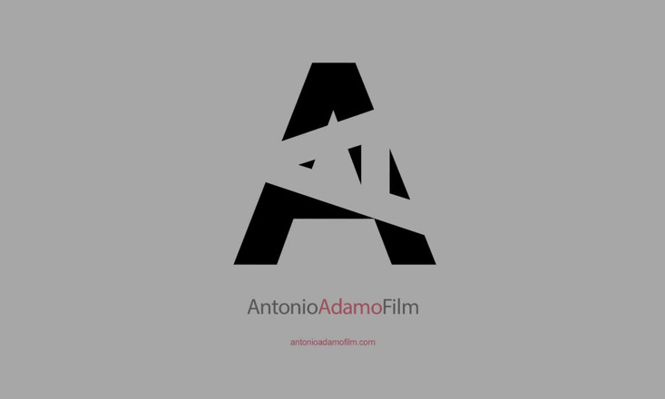 Antonio Adamo Film: 친구의 남편에게 엉덩이를 퍼뜨리는 갈색 머리 밀프