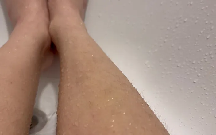 Skinny_lady69: Worship Hairy Legs