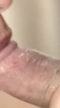 Tante seksi rambut merah lagi asik ngentot kontol kekasihnya yang bertato dengan penuh semangat
