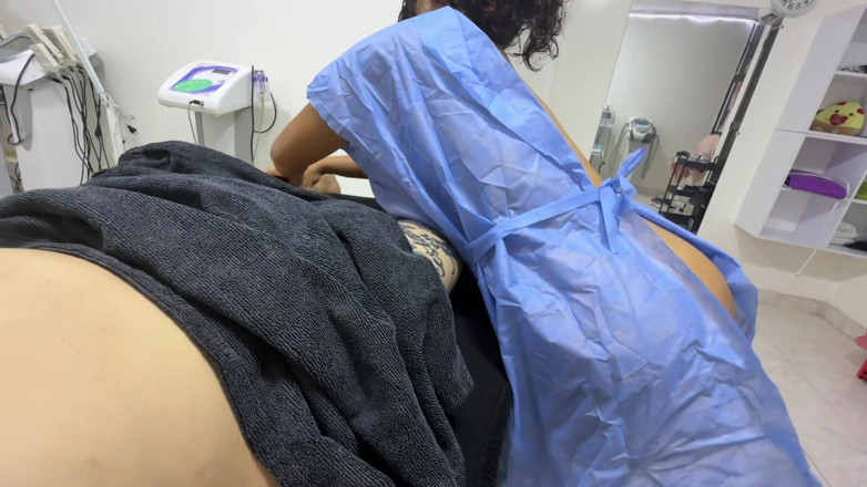 SENSESEX: maalish karnevaali mujhe uski gand ko chhoone ki anumti deti...