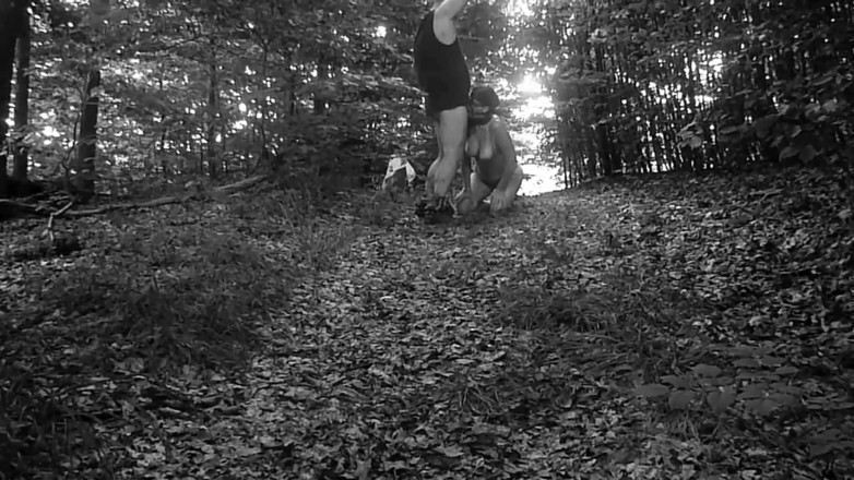 Toilet Mommy: Evcil kız itaat eğitimi