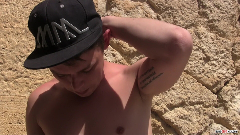 Euro boy xxx: 和性感的yuri玩弄鸡巴