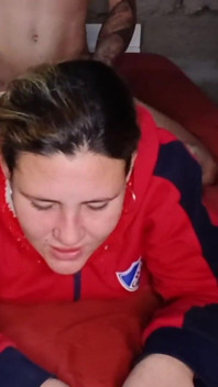 Latinskoamerická dívka trpí análním sexem
