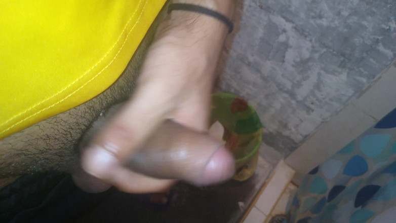 AlexAlejandro13: 看看我如何让我的鸡巴在浴室里直立