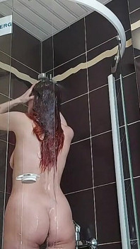 Une Douche Chaude Est Aussi Agréable Que L’amour