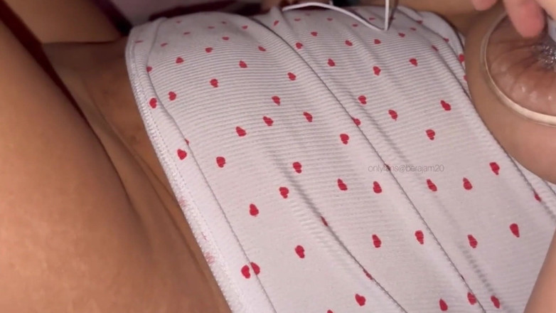 sofiasexxx: 彼氏は私を興奮させてくれて、私はオナニーすることにしました