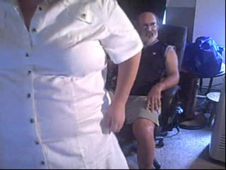 BBW nurse Vicki adventures with friends: Starší kamarádka dostane polibek na klíně se sestřičkou v její...